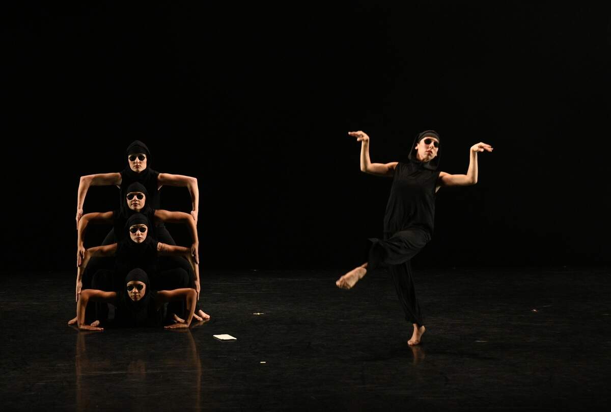 Los bailarines del New World Dance Ensemble en “The Envelope”, de&nbsp;David&nbsp;Parsons.