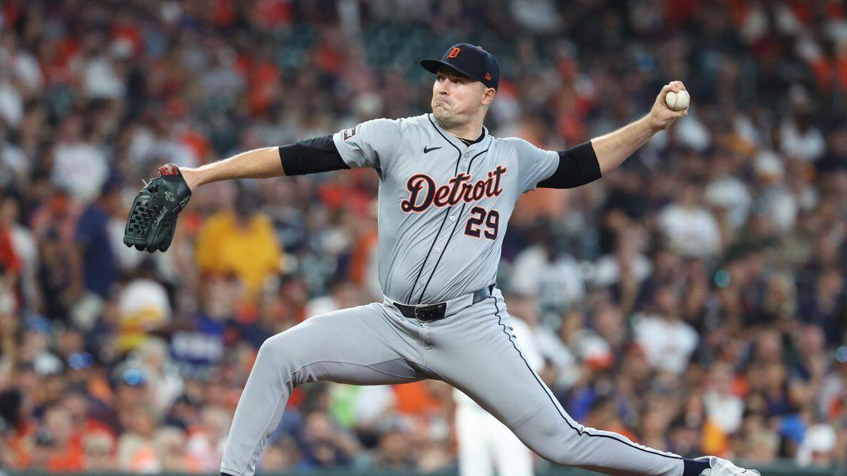 El abridor de los Tigrers de Detroit Tarik Skubal lanzó seis entradas en blanco en el triunfo de su equipo 3-1 ante los Astros, en el primer juego de la ronda de comodines de la Liga Americana, celebrado el 1ro de octubre de 2024 en el Minute Maid Park de Houston.