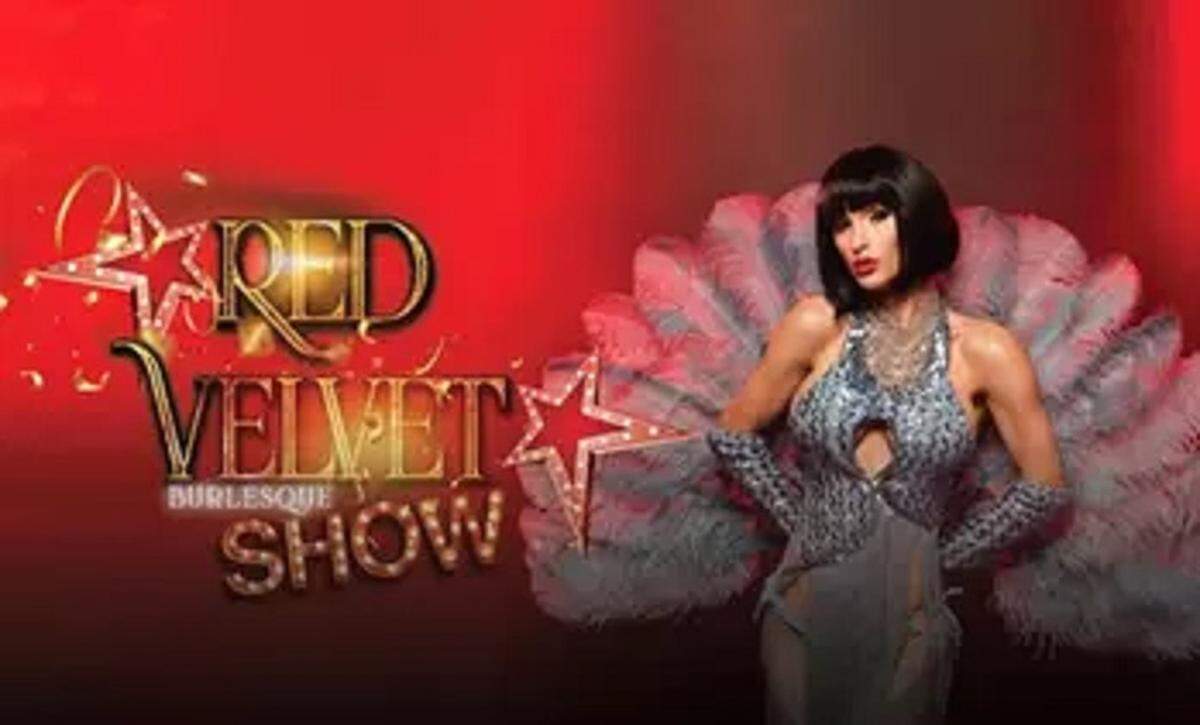 Espectáculo de burlesque y espectáculo de variedades de encaje rojo en Miami beach.