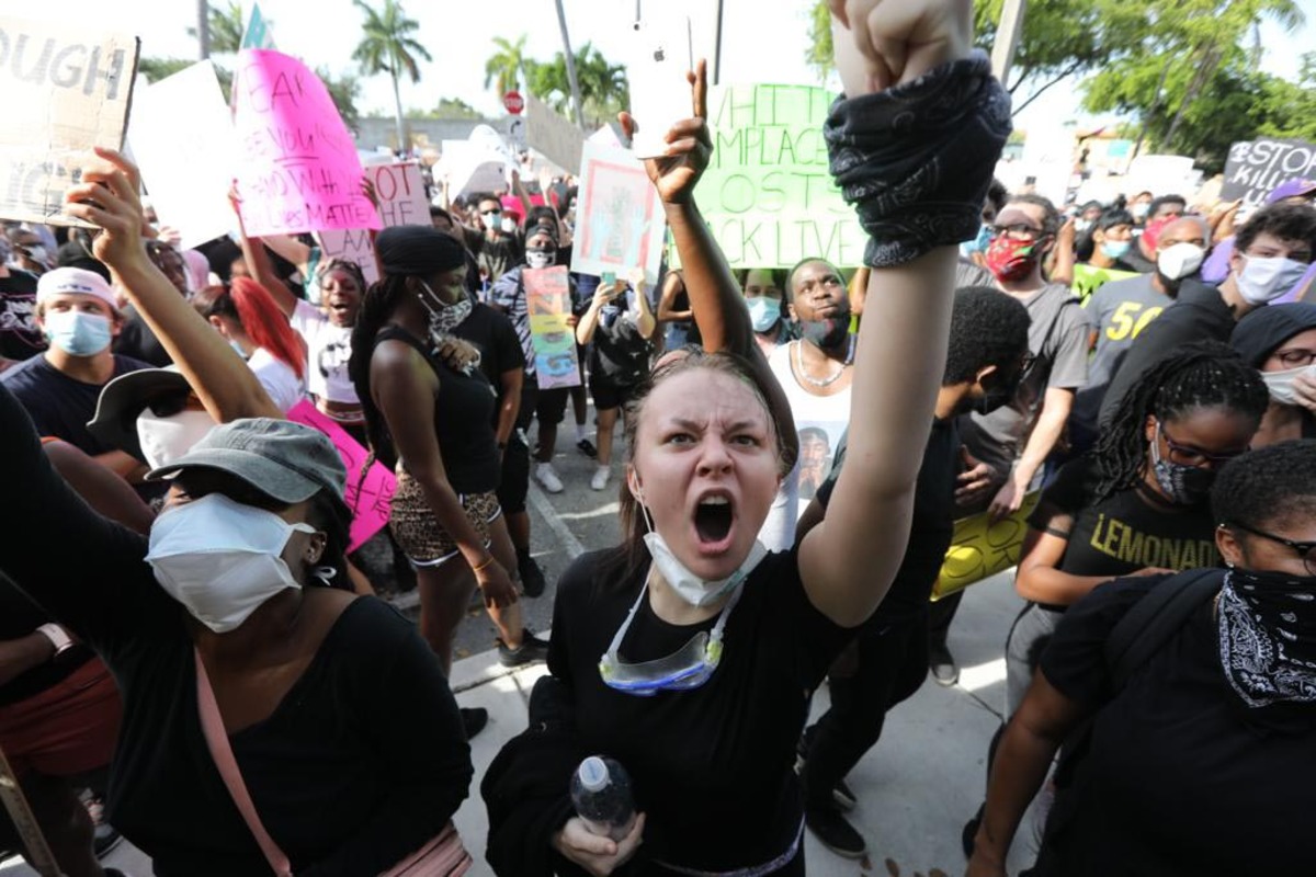 Protesters participate in the “Justice for George Floyd” protest in Fort Lauderdale on Sunday, May 31, 2020.