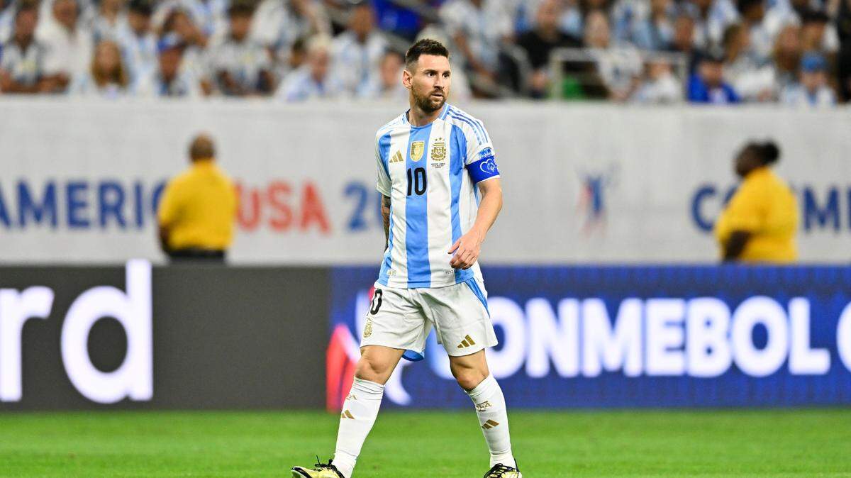 Jul 4, 2024; Houston, TX, USA; Argentina’s striker Lionel Messi (10) looks on during the first half against Ecuador at NRG Stadium. Mandatory Credit: Maria Lysaker-USA TODAY Sports