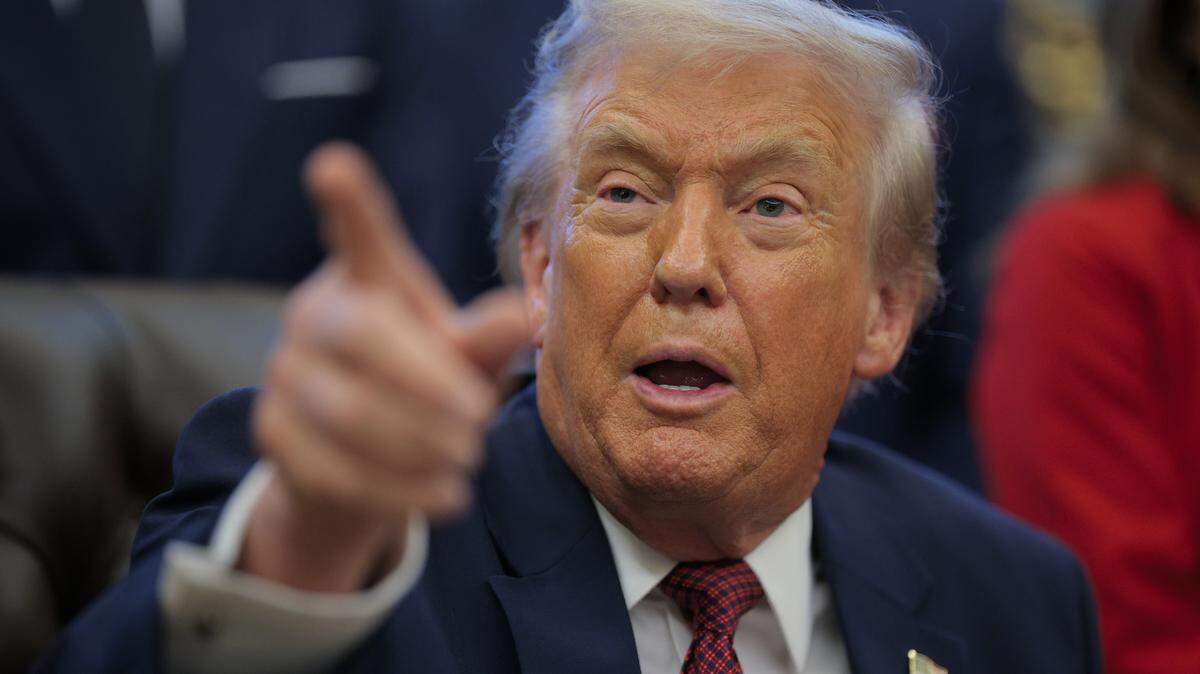 WASHINGTON, DC - DECEMBER 03: U.S. President Donald Trump takes questions from the press after announcing changes to the country's fuel economy standards in the Oval Office at the White House on December 03, 2025 in Washington, DC. Joined by executives from major automobile makers, Trump announced weaker fuel efficiency standards as part of his agenda to lower the price of gasoline-powered cars and dismantle former President Joe Biden's policies that promoted electric vehicles. (Photo by Chip Somodevilla/Getty Images)