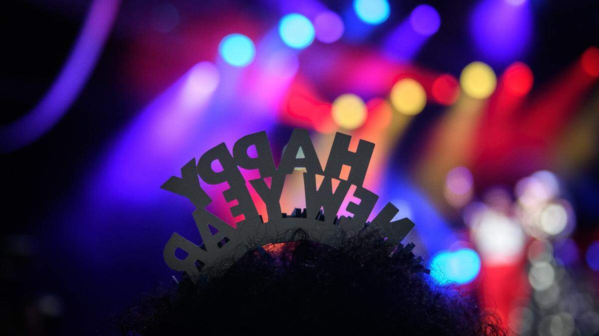 Espero que, al sonar las doce campanadas que marcan el final de este 2023, puedas hacer un balance desde la compasión y con la convicción de que el próximo año será mejor. En la imagen, celebración de Año Nuevo en Festival Park, el 31 de diciembre de 2021.