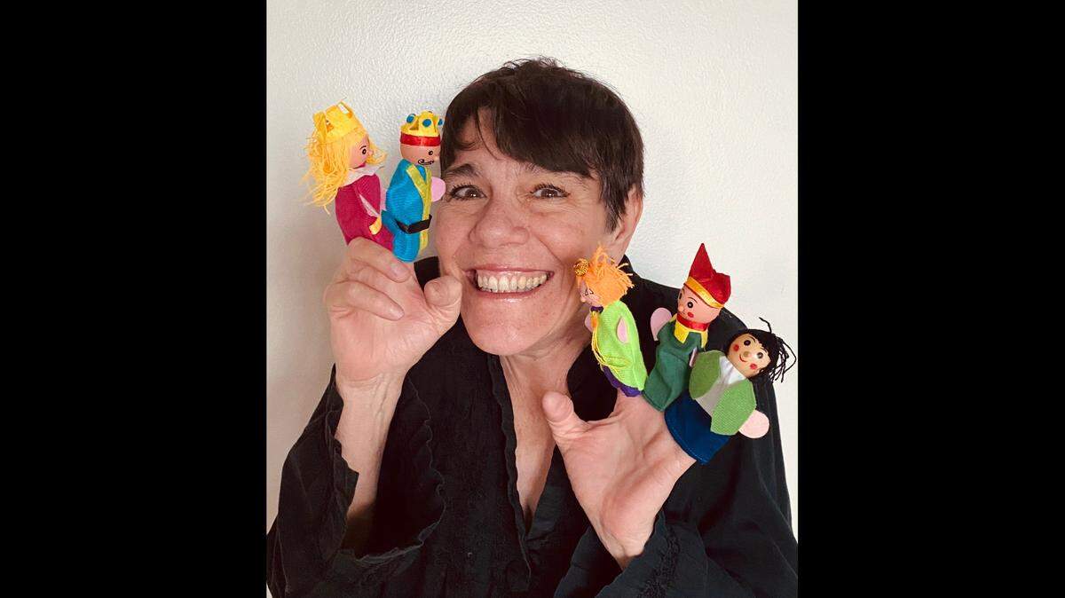 ‘Traigo un cuento en el bolsillo’, con Cristina Rebull, concebida especialmente para niños de prekínder, combina literatura, actuación con títeres de dedo y canciones creadas para la obra.