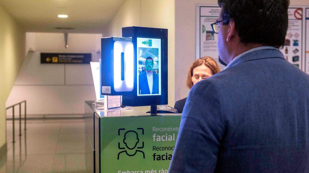 Los expertos señalan diversos peligros que pueden traer los sistemas de reconocimiento facial: desde las inexactitudes en los análisis hasta el robo de datos, pasando por los fraudes de identidad.