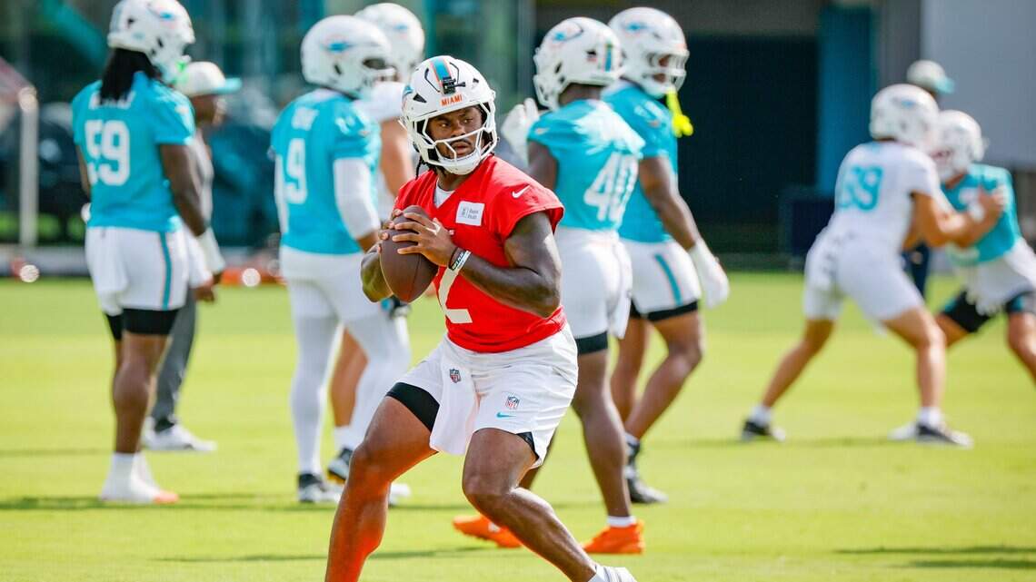Los Dolphins prueban a su nuevo quarterback en su primer ensayo de pretemporada