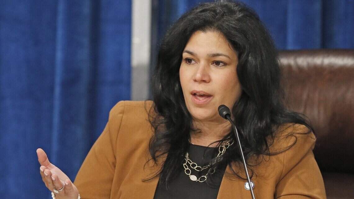 Ex integrante de la Junta Escolar de Miami-Dade habría usado tarjetas de crédito para estas compras