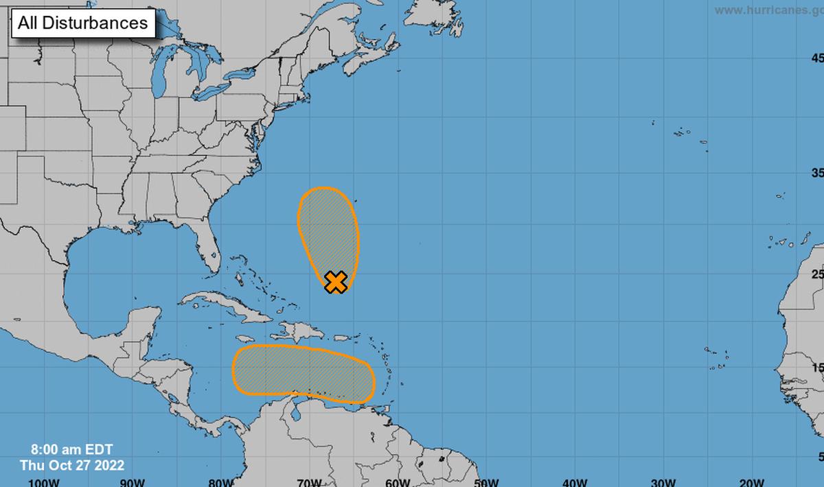 Los meteorólogos siguen observando dos zonas de baja presión que podrían convertirse en depresiones en el Caribe y el Atlántico.