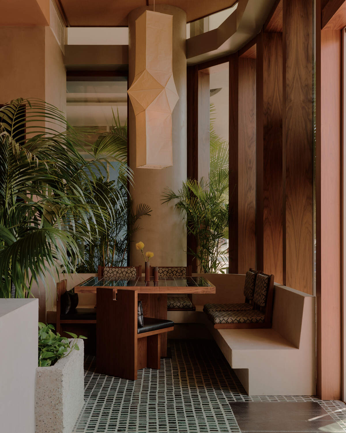 Uno de los rincones para comer en Uchiko en Miami Beach.