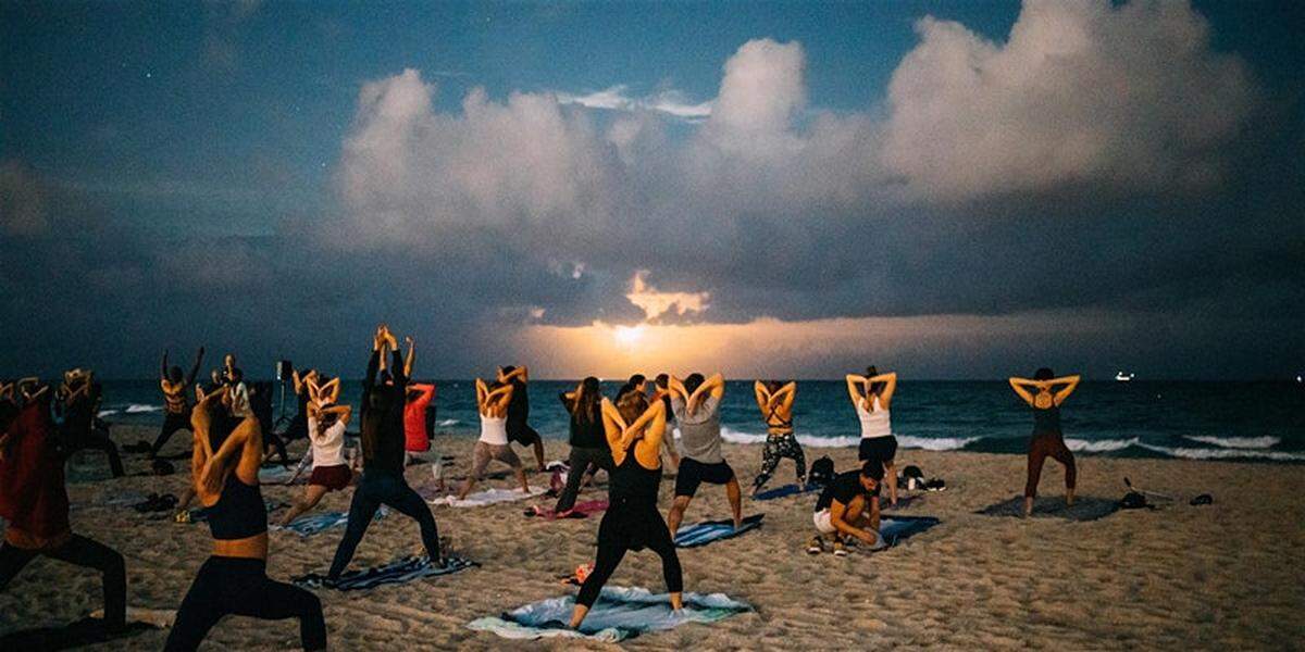 El viernes Yoga de luna llena en el Hotel Warrior, gratis.