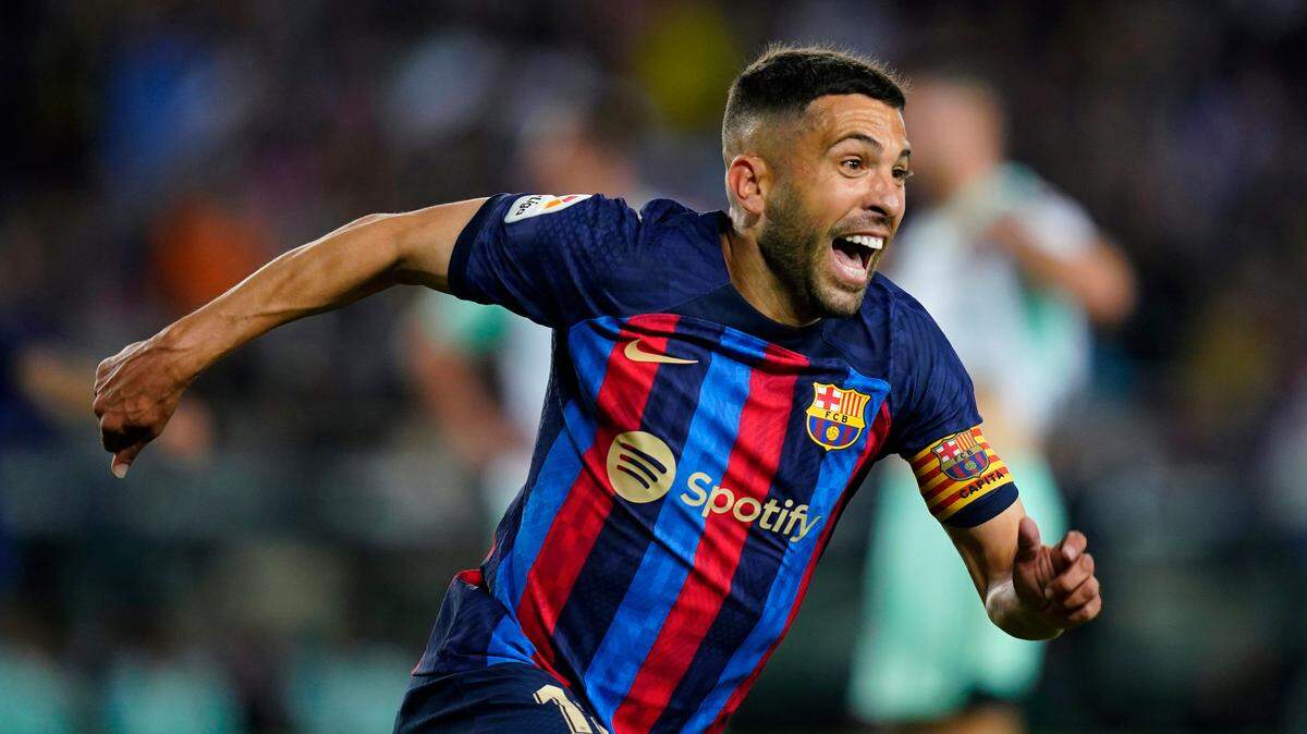 El veterano Jordi Alba apareció a los 85 minutos para marcar el gol ante Osuana que selló el martes la victoria 1-0 que dejó al club catalán más cerca de conquistar su primer título de la Liga española en cuatro años.