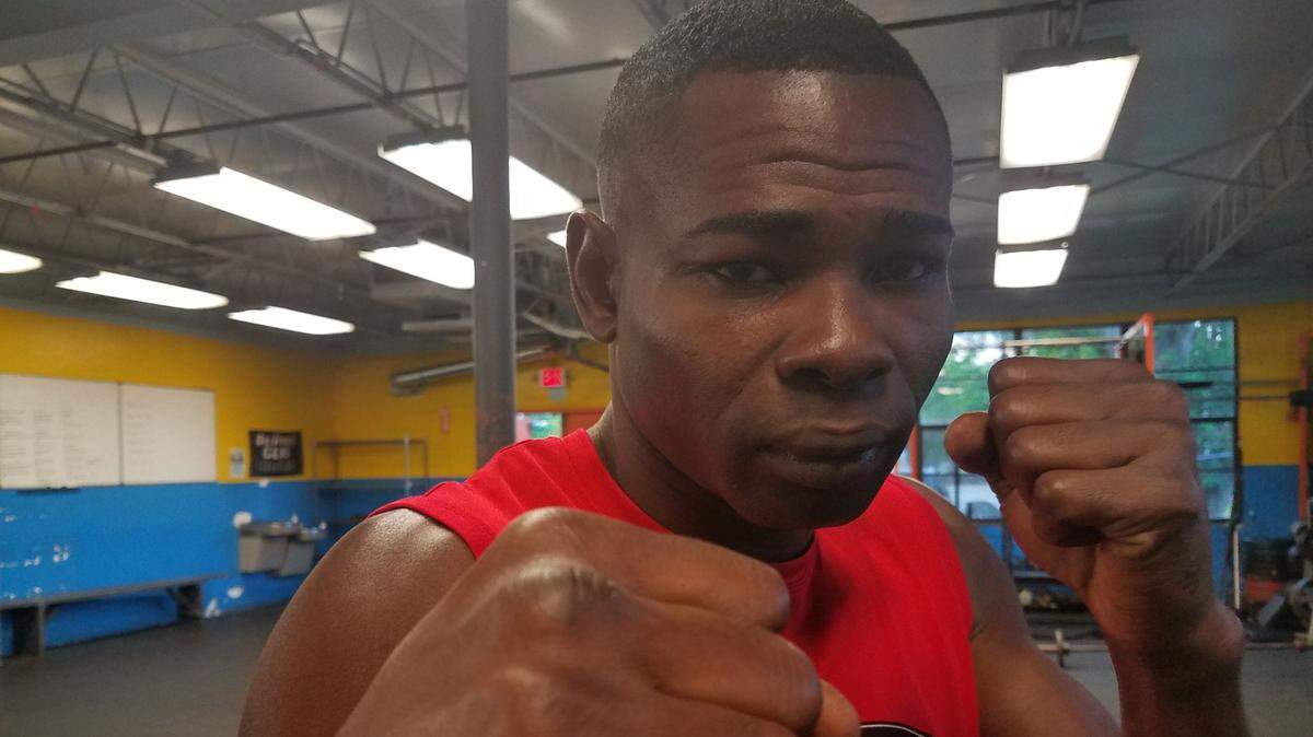 GUILLERMO RIGONDEAUX inicia otra jornada de entrenamiento con el equipo de Mundo Boxing.