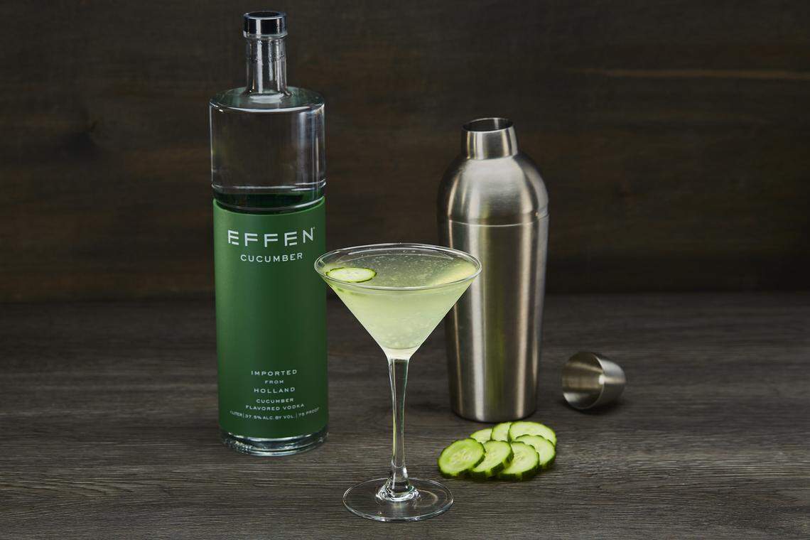 Para esta primavera se incorporan dos nuevas bebidas al menú: el Martini de Pepino/ “Effen Cucumber Martini”, una nueva versión de este clásico cóctel, y el refrescante “St. Germaine Cooler”.