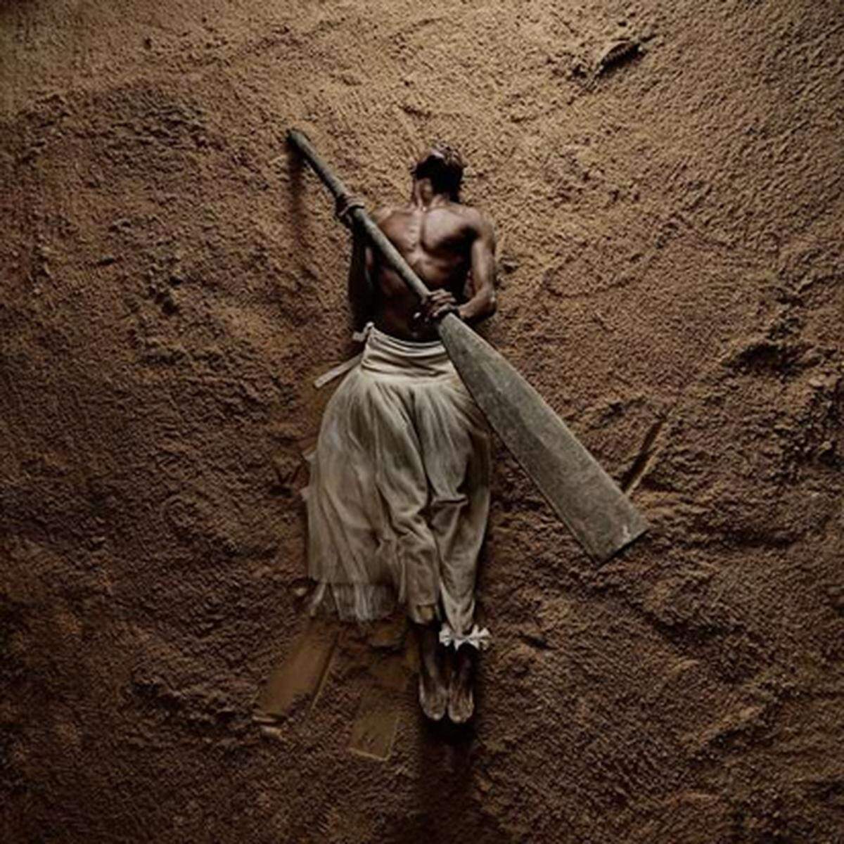 “Sin título (Zanj 9)”, 2019, fotografía de Mohau Modisakeng forma de la muestra 2025-26 en El Espacio 23.