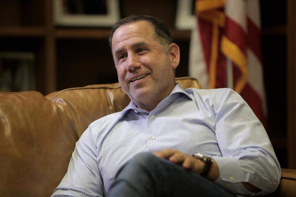Philip Levine en la sede de su campaña para gobernador en el barrio Wynwood de Miami el 14 de junio de 2018.