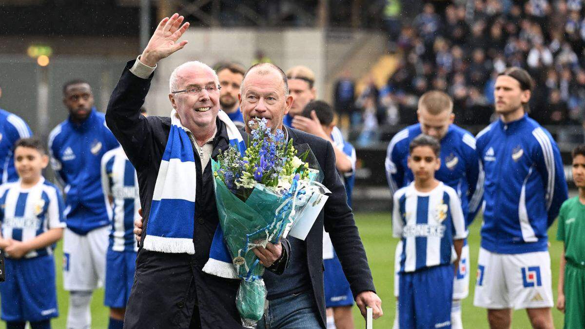 Foto de archivo. El entrenador sueco Sven Goran Eriksson (izq.), quien fue seleccionador inglés de 2001 a 2006, falleció este lunes a los 76 años como consecuencia de un cáncer de páncreas.