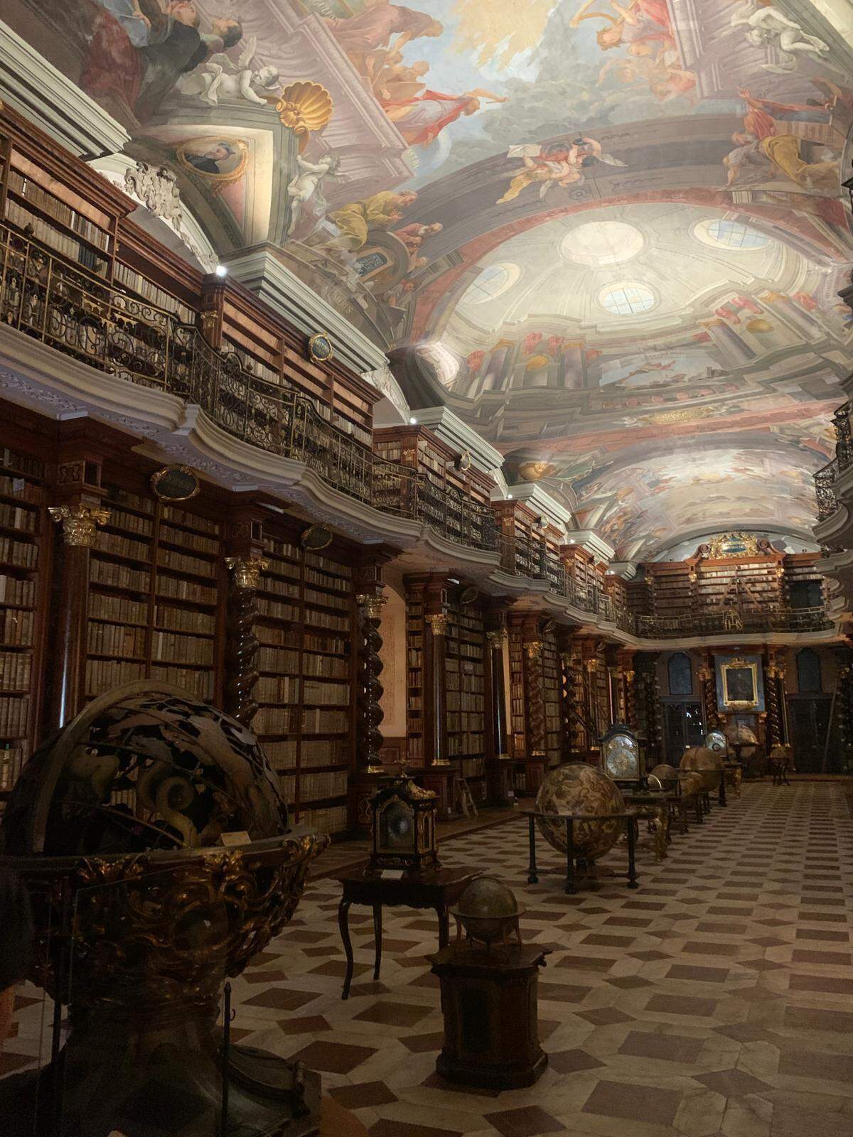 La Biblioteca Barroca, dentro del Clementinum en Praga.