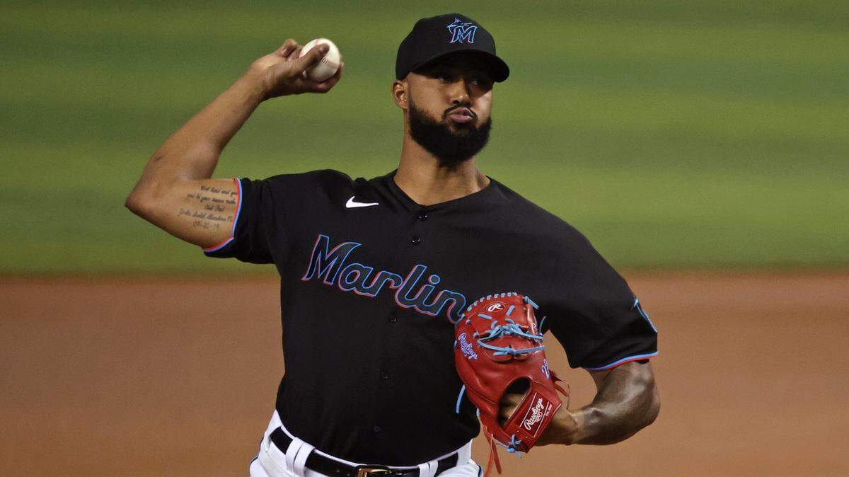 Varias fuentes le dijeron al Miami Herald el domingo que el equipo de Miami y el derecho dominicano Sandy Alcántara acordaron una extensión de contrato por cinco años y $56 millones. 