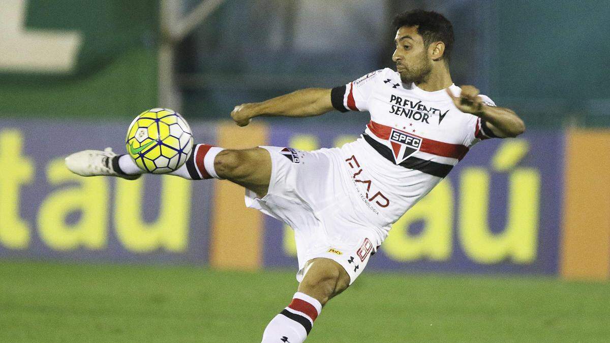 Fotografía de archivo fechada el 20 de noviembre de 2016 que muestra al centrocampista brasileño Daniel Correa Freitas durante un partido en Sao Paulo, Brasil.