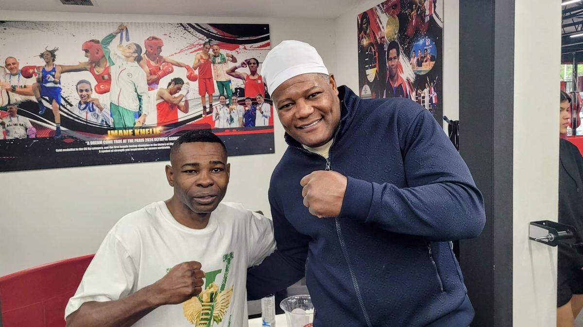 El veterano boxeador cubano Luis Ortiz estaría de vuelta el 20 de septiembre en Orlando y planea otra aparición en diciembre, para poner fin a un largo impasse en su carrera profesional. En la foto junto a Guillermo Rigondeaux.