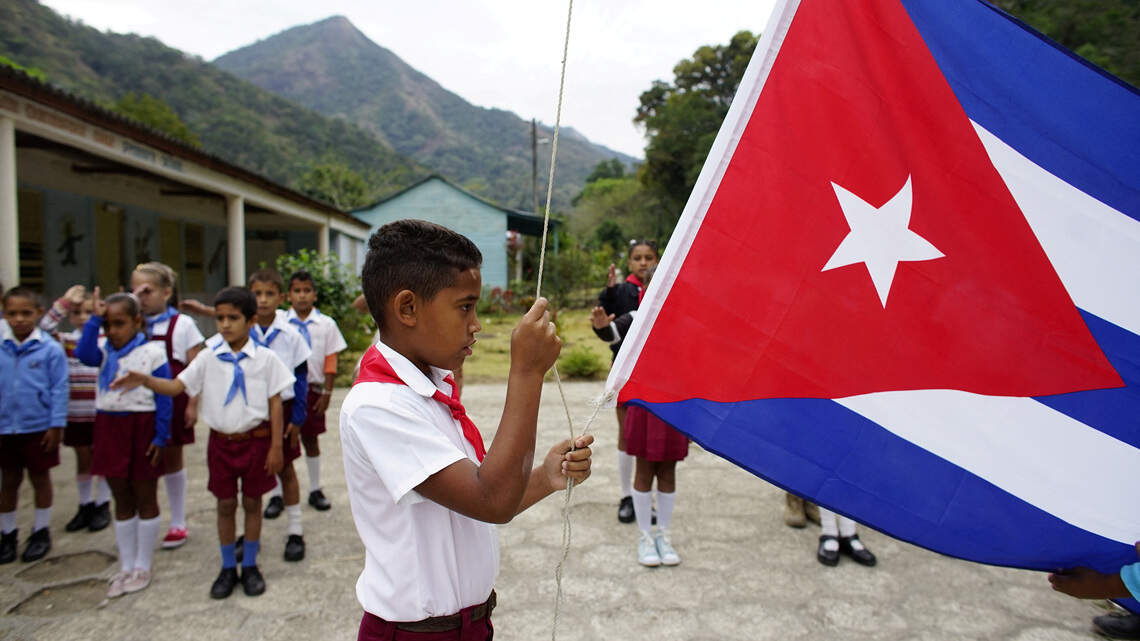 Apagones, falta de maestros y uniformes marcan el inicio del año escolar en Cuba