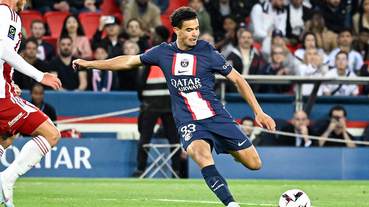  El canterano del PSG Warren Zaire-Emery, de 17 años, ha logrado lo que nadie esperaba: eclipsar a Kylian Mbappé y Ousmane Dembélé. Titular en el centro del campo de Luis Enrique, el joven de Montreuil (afueras de París) ha sorprendido por su fondo físico y su madurez.