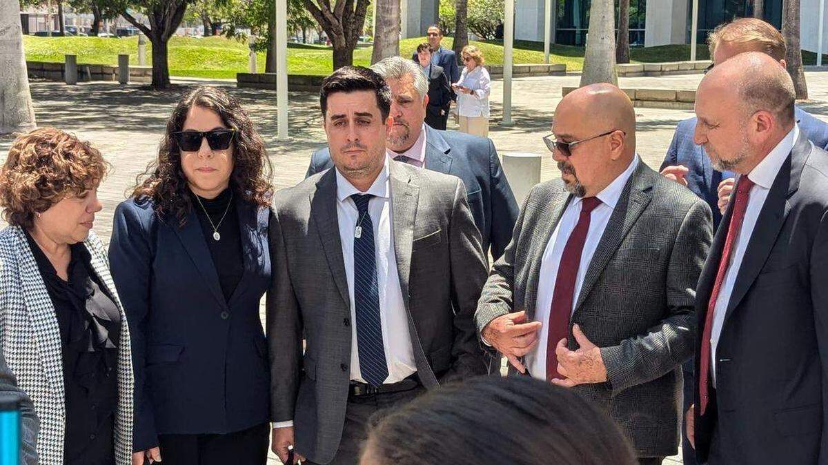 Dillon Angulo, al centro, junto a Neima Benavides, hermana de su novia, Naibel Benavides León, quien falleció en el accidente ocurrido en los Cayos de la Florida en 2019 cerca del Ocean Reef Club. El cuerpo de Angulo quedó prácticamente destrozado por el choque.