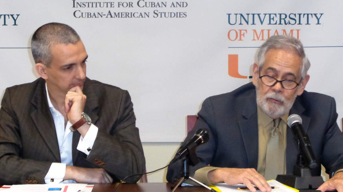 Fabio Murrieta y Orlando Rossardi en el Instituto de Estudios Cubanos y Cubanoamericanos de la Universidad de Miami.