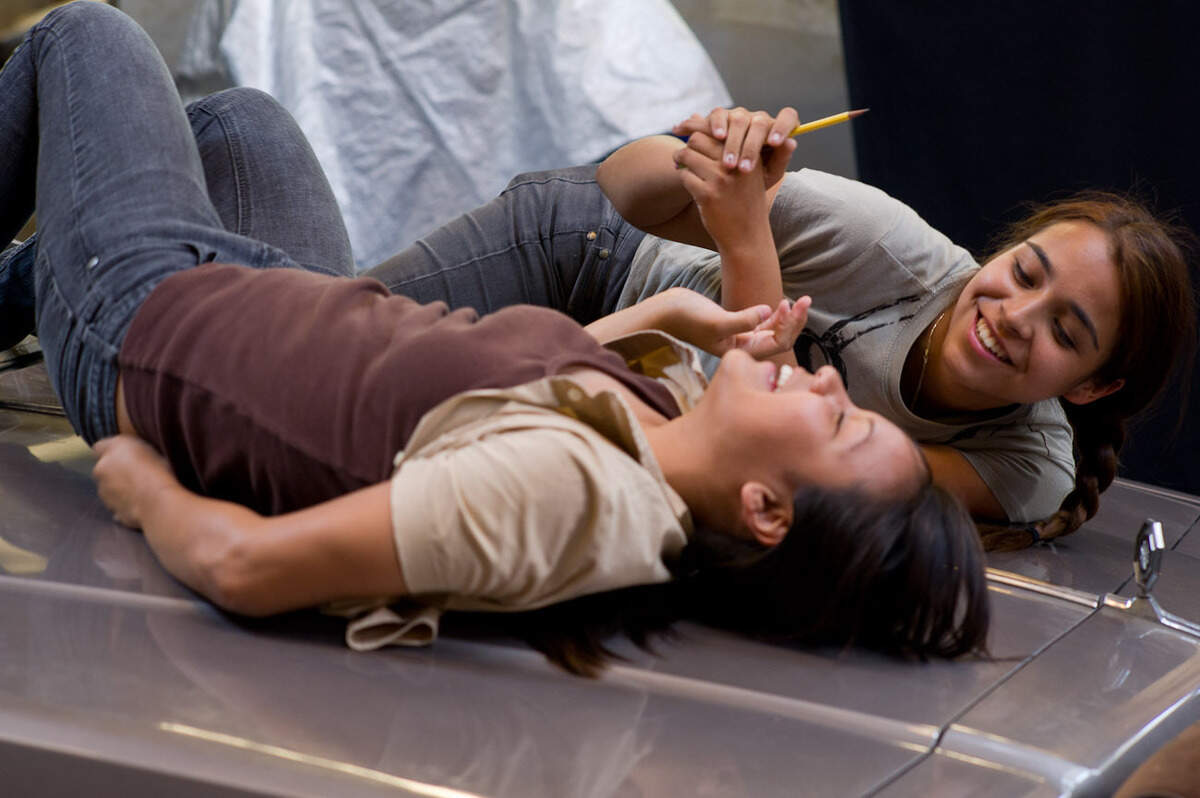 En Hulu la película romántica ‘Mosquita y Mari’ (2012) dirigida por Aurora Guerrero con las actuaciones de Fenessa Pineda y Venecia Troncoso.