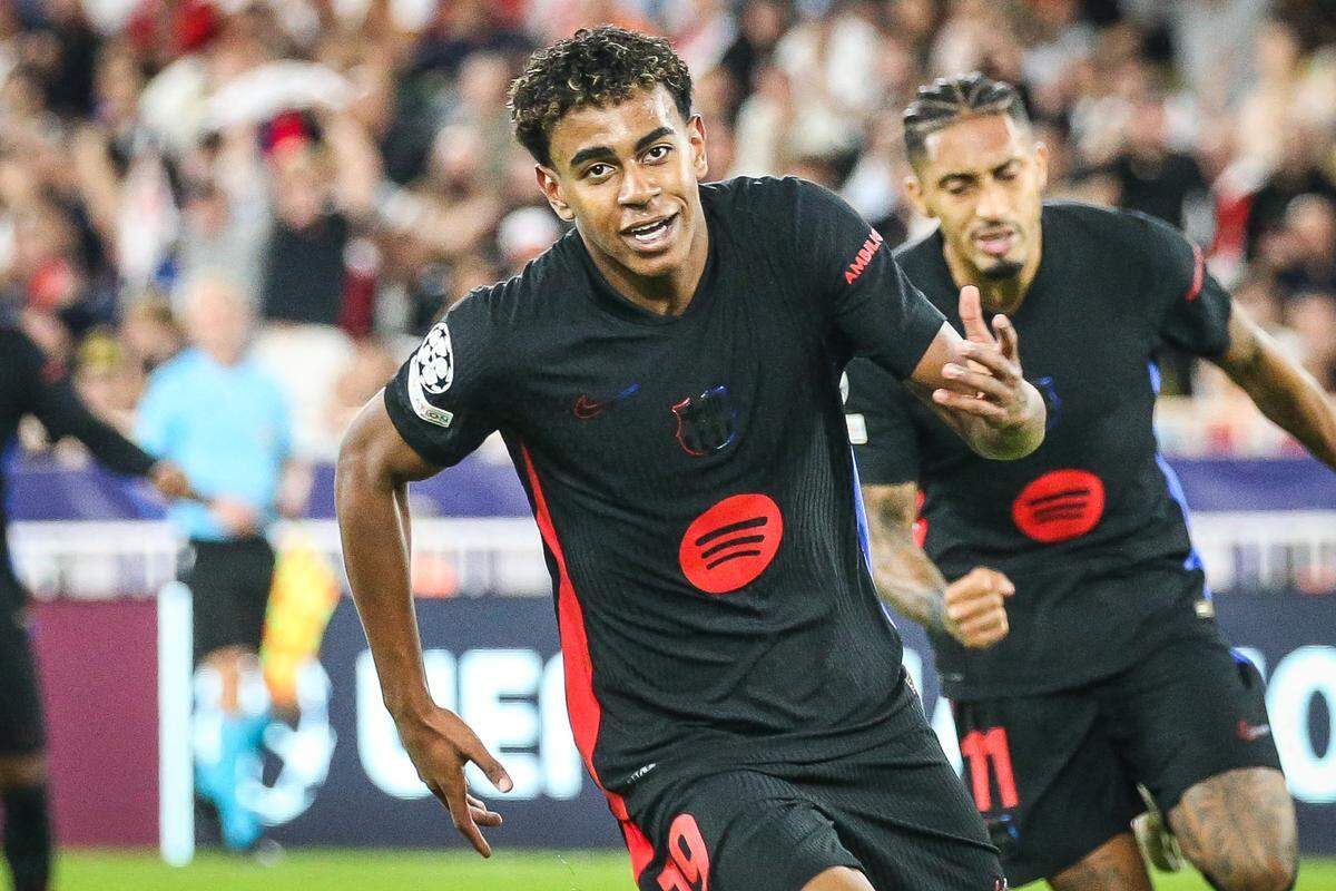El delantero de Barcelona Lamine Yamal celebra su gol ante Mónaco, el jueves en la Liga de Campeones.