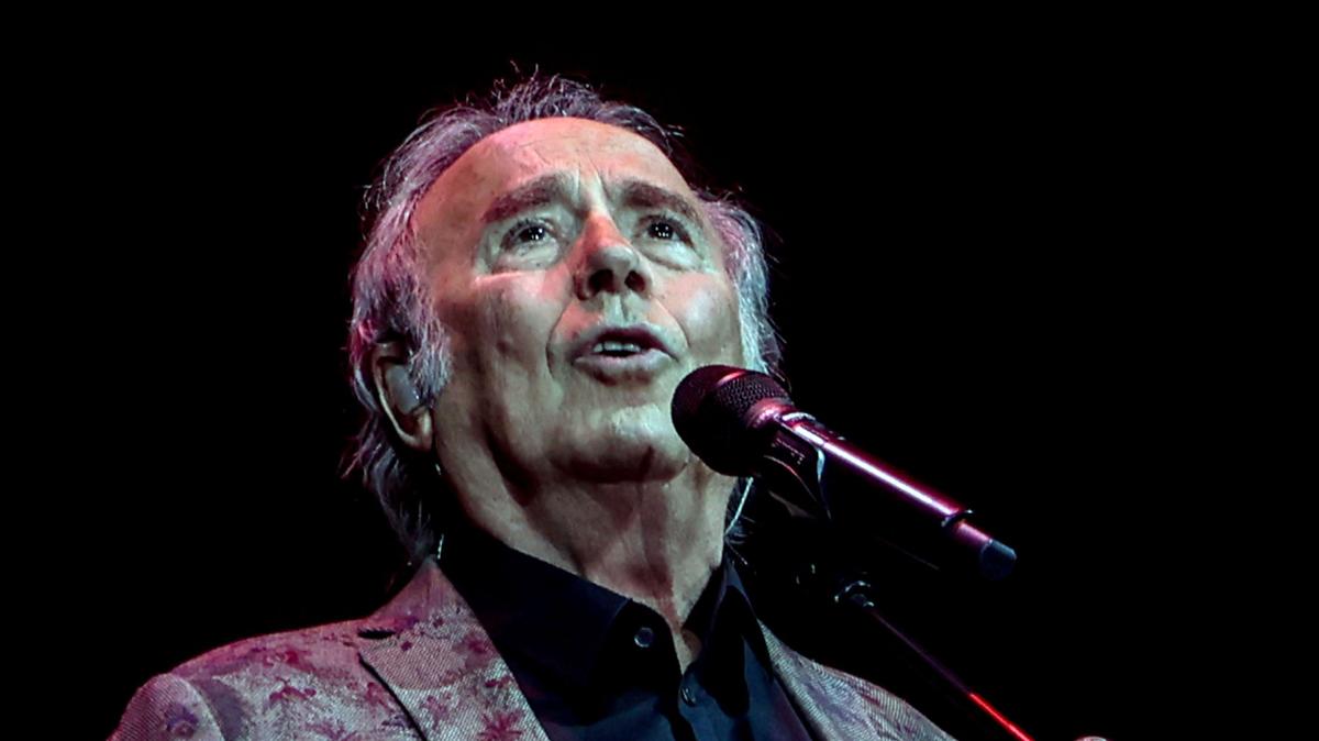 El cantautor Joan Manuel Serrat actúa en el último concierto en el WiZink Center, a 14 de diciembre de 2022, en Madrid (España). Ricardo Rubio / Europa Press