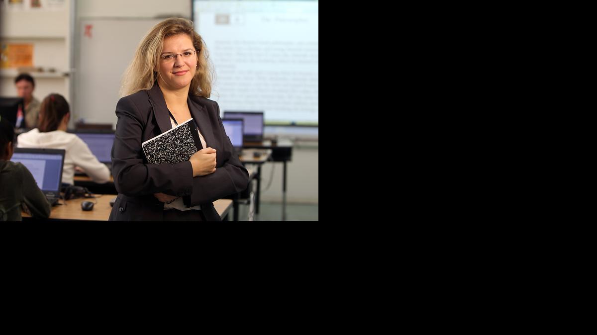 
Ilona Borysyak tiene dos licenciaturas en Banca y Mercadotecnia, y habla cuatro idiomas. Ella espera obtener un empleo en Miami.


