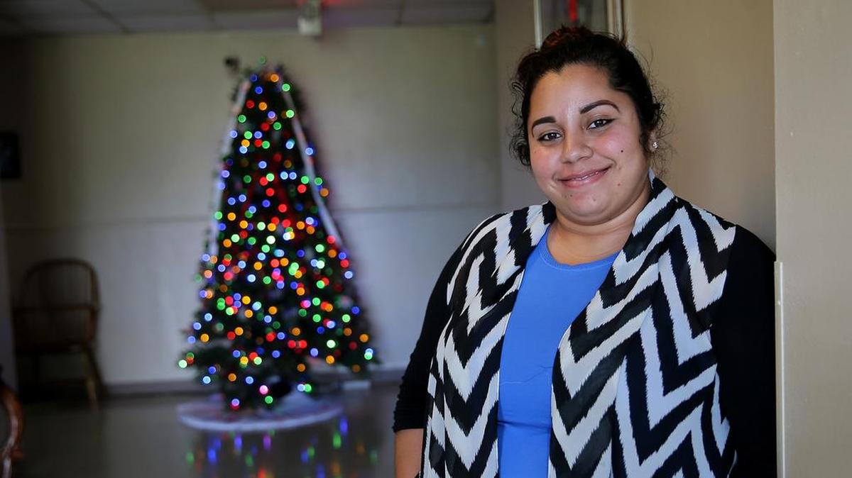 Jocelyn Altamirano es una madre soltera que durmió en las calles de Miami, cerca del estadio de los Marlins, antes de ir a la Misión de Rescate de Miami. Ya encontró un trabajo y está buscando una vivienda para personas de bajos ingresos.
