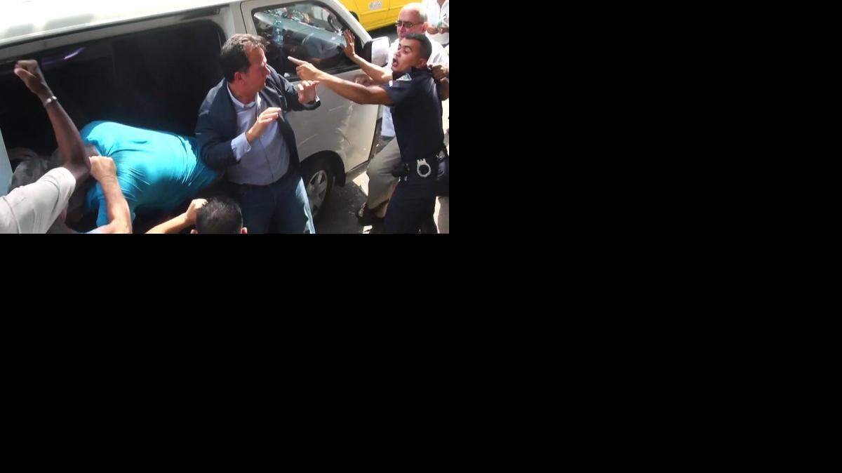 
El enfrentamiento entre opositores y partidarios del gobierno cubano requirió la intervención de la autoridades panameñas.
