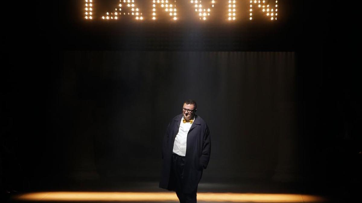 El diseñador Israelí Alber Elbaz, durante un show el 1 de octubre del 2015 en la Semana de la Moda de París.