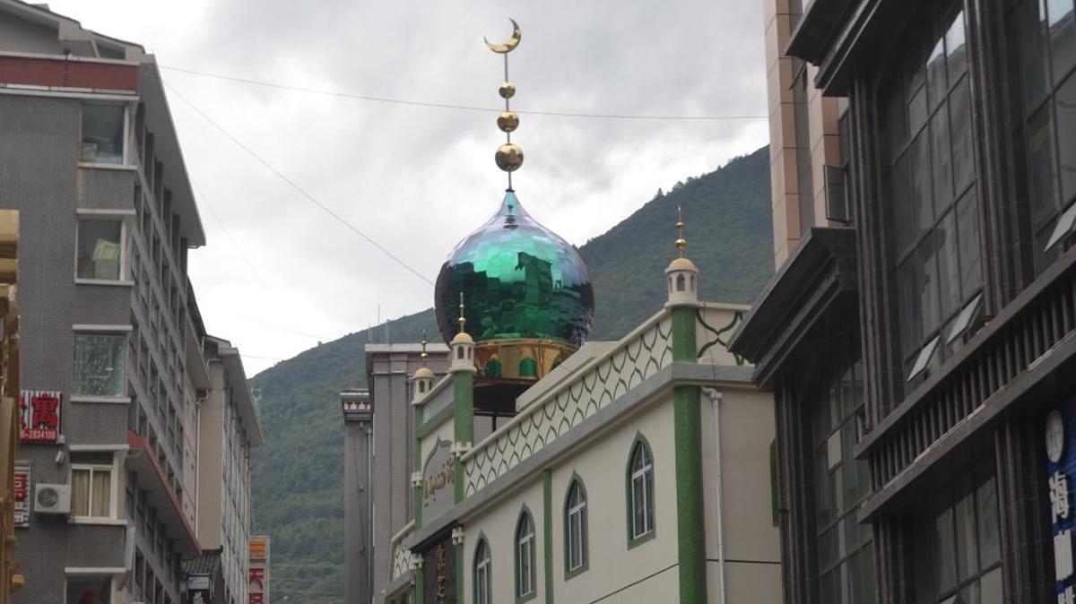 Una mezquita en las calles de Kangding, donde también hay una pequeña proporción de población hui, predominantemente musulmana.