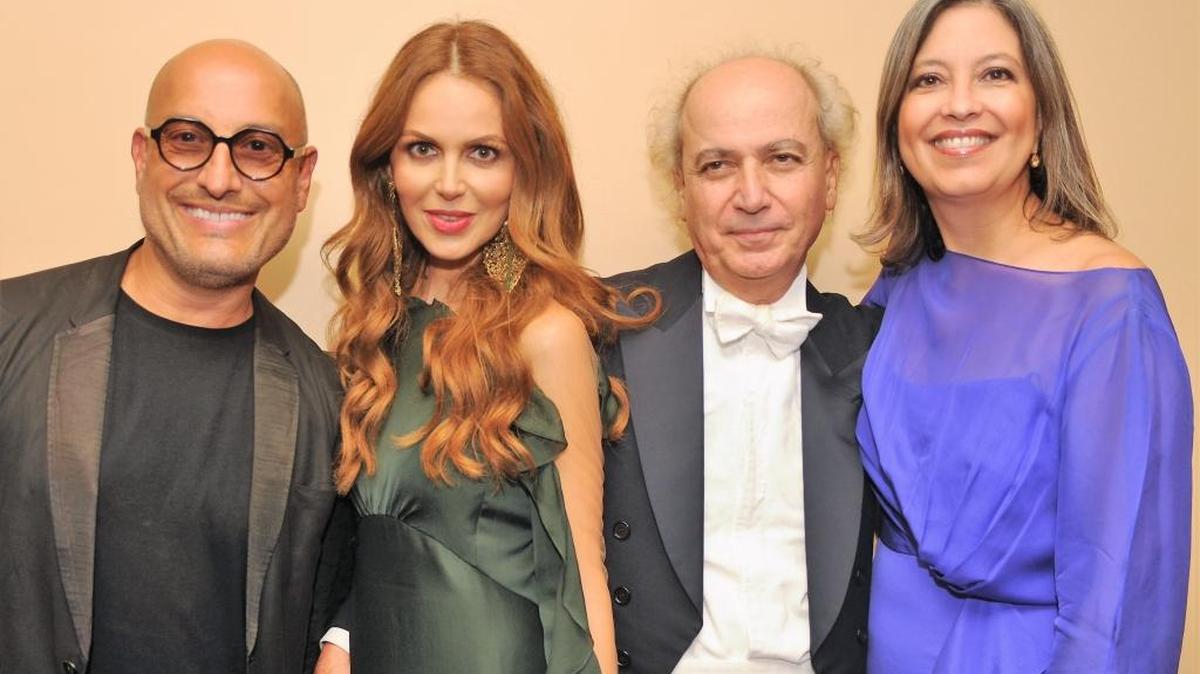 Angel Sánchez, Athina y Eduardo Marturet con Lesly Simon.