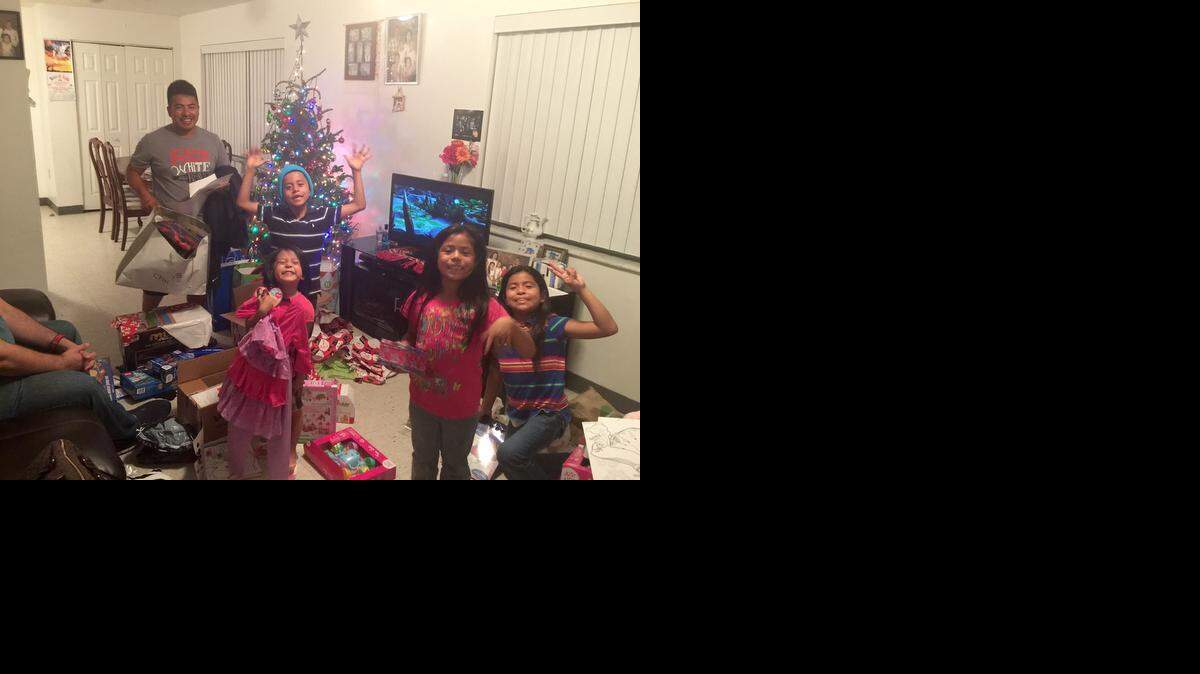 
La familia Atjum pudo celebrar la Navidad con la ayuda de una familia y los residentes de una casa de retiro.
