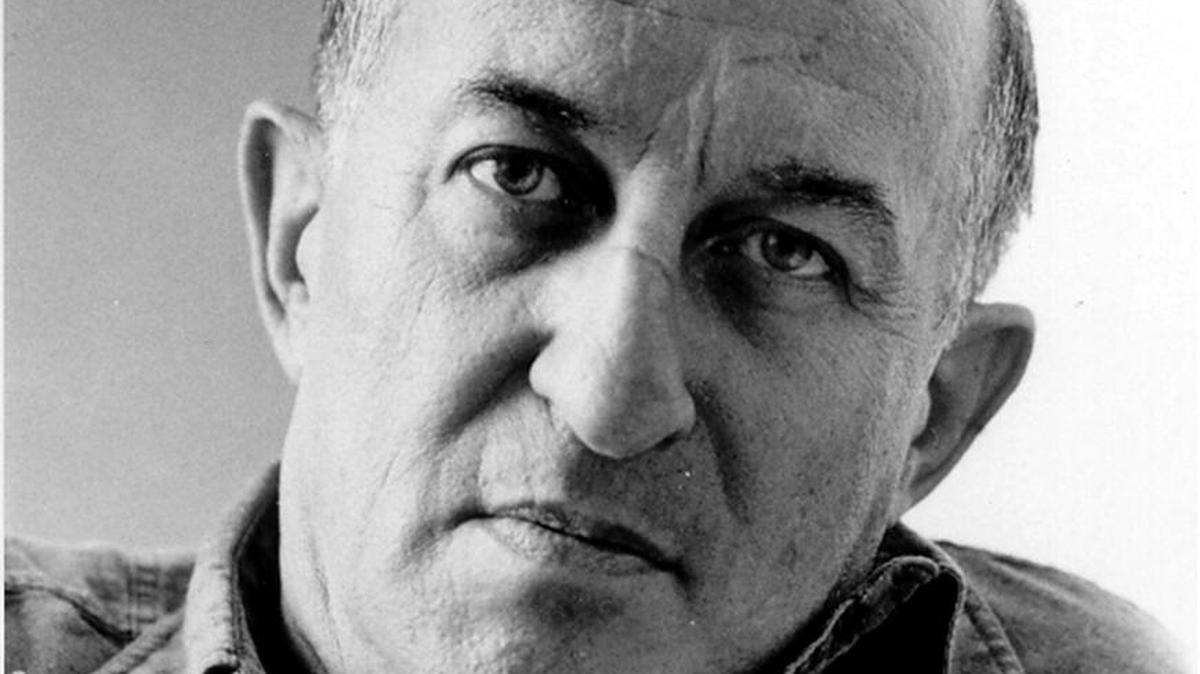 El escritor e intelectual Juan Goytisolo, fallecido en Marrakech, es uno de los nombres que han dibujado la cumbre de la literatura española, un autor cervantino con una voz crítica y heterodoxa, además de practicante de la incorrección política, desde que se exilió en París en 1956.