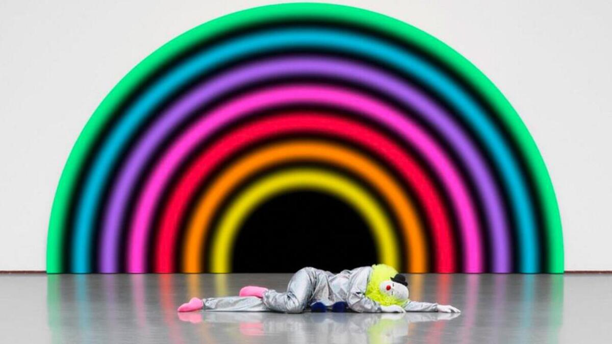 Ugo Rondinone, ‘Vocabulary of Solitude’, 2015, instalación. La muestra de Rondinone, “Good Evening Beautiful Blue”, estará en el segundo piso con un trío de instalaciones de medios mixtos centrado en “la sensación de circularidad, entropía, pasividad y ensoñación”, según el museo.