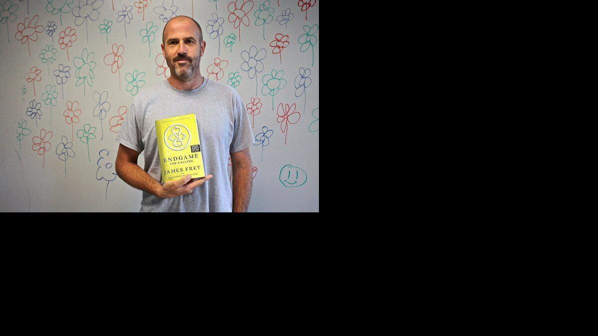
James Frey encabeza el proyecto “Endgame: La llamada”, “una novela del siglo XXI”, según él, que además de abrazar las nuevas tecnologías esconde pistas para encontrar un premio de 500,000 dólares para el primer lector que resuelva el misterio.
