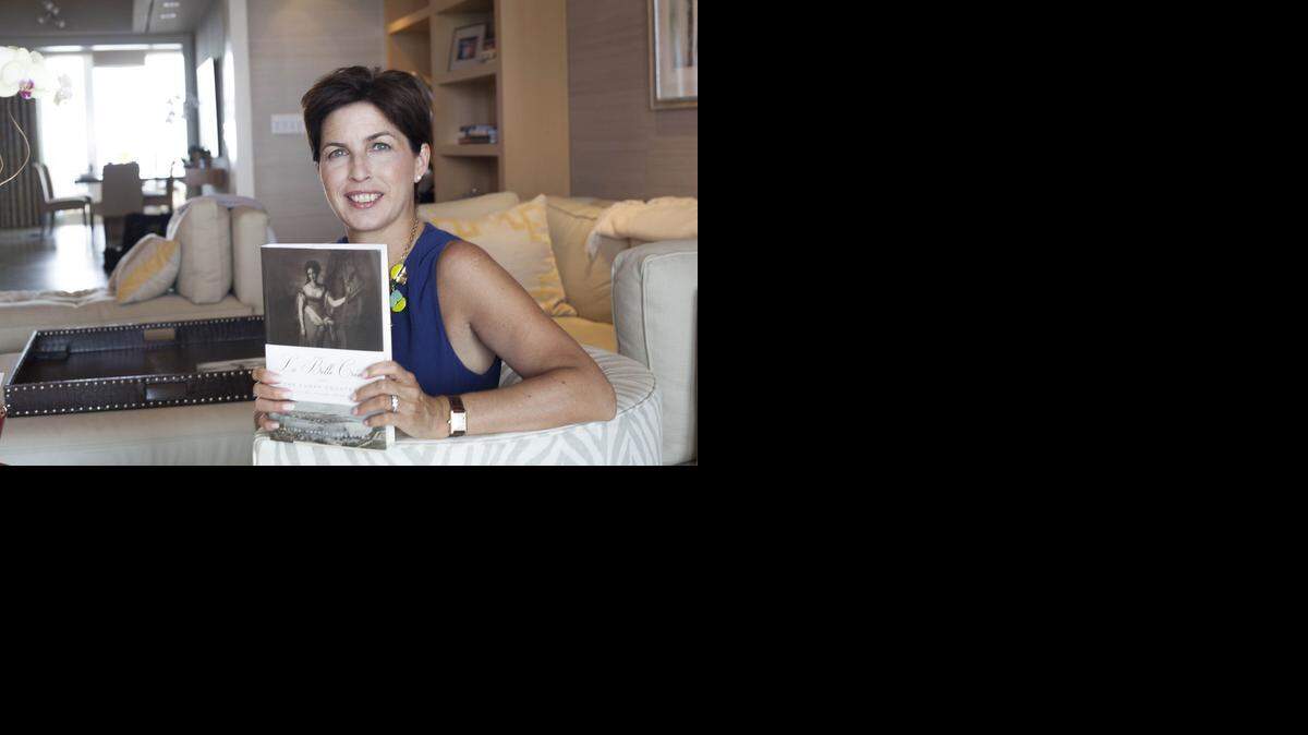 
Alina García-Lapuerta se identifica en su obra con la mujer desarraigada de su patria. 
