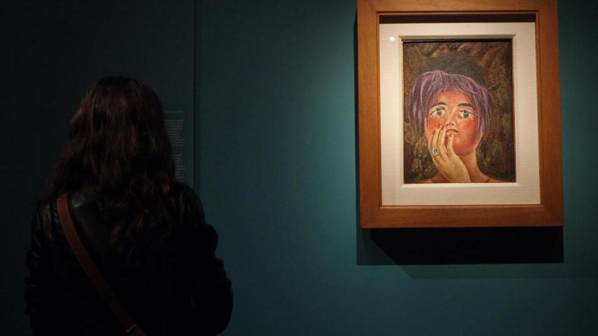 Vista de la obra "Hospital Henry Ford" el martes 4 de julio de 2017 en la exposición "Me pinto a mi misma" de la pintora mexicana Frida Kahlo, para conmemorar el 110 aniversario de su nacimiento, en el Museo Dolores Olmedo que abre al público esta exposición a partir del 6 de julio de 2017 en Ciudad de México.