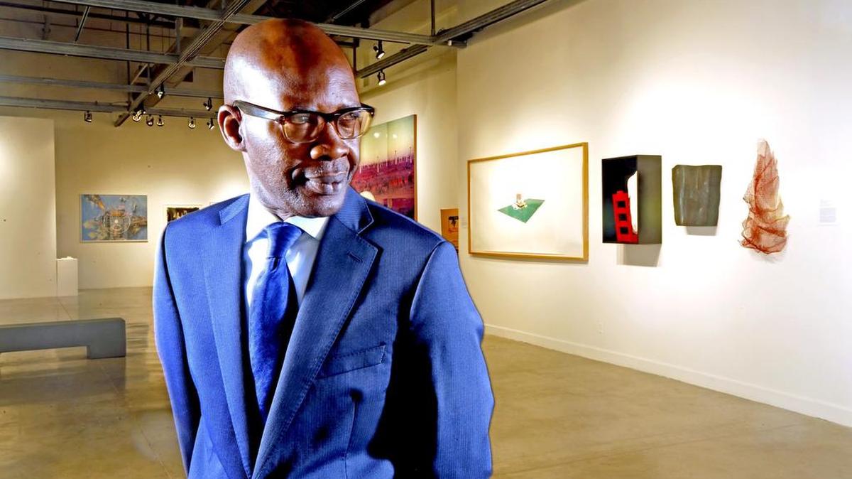 El ex director del MOCA, Babacar M’Bow, en el museo en North Miami, en julio del 2015.