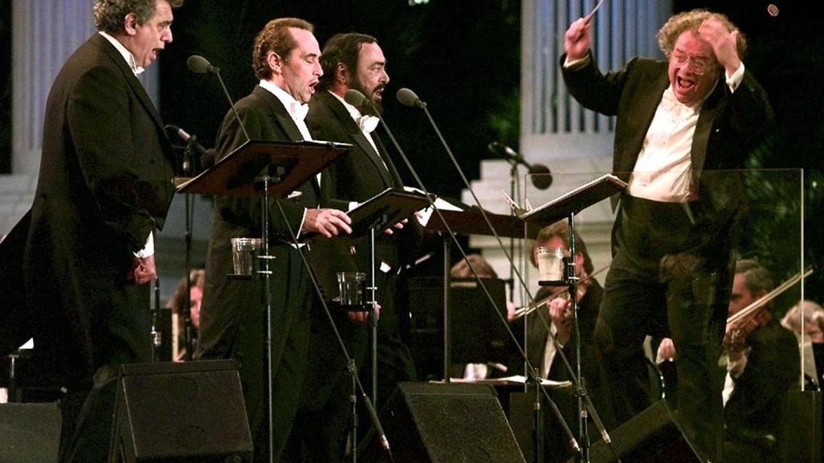 Los Tres Tenores, Plácido Domingo, José Carreras y Luciano Pavarotti, bajo la conducción de James Levine, en el Pro Player Stadium, de Miami, en marzo de 1997.