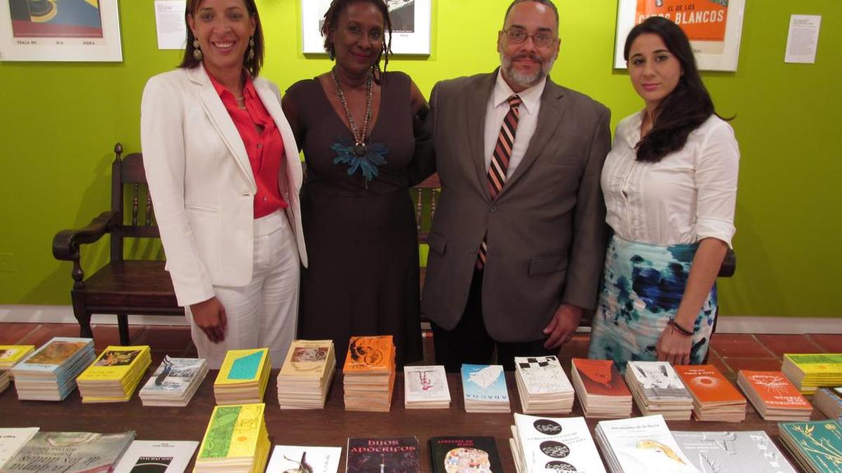 La capital puertorriqueña se convertirá por sexto año consecutivo en el epicentro de la literatura del Caribe con la celebración del Festival de la Palabra, que este año se dedica al fenecido poeta Francisco Matos Paoli. El festival, que se celebrará del 19 al 25 de octubre próximos y lleva por título "Escribir en tiempos de crisis". De izda. a dcha., la directora del Departamento de Asesoramiento Legal de la Compañía de Turismo de Puerto Rico, Maritere Colón; la directora ejecutiva del Festival de la Palabra, Mayra Santos-Febres; el director ejecutivo del Instituto de Cultura Puertorriqueña, Jorge Irizarry Vizcarrondo, y la coordinadora del Departamento de Arte, Cultura e Innovación del municipio de San Juan, Neisa Jordán.