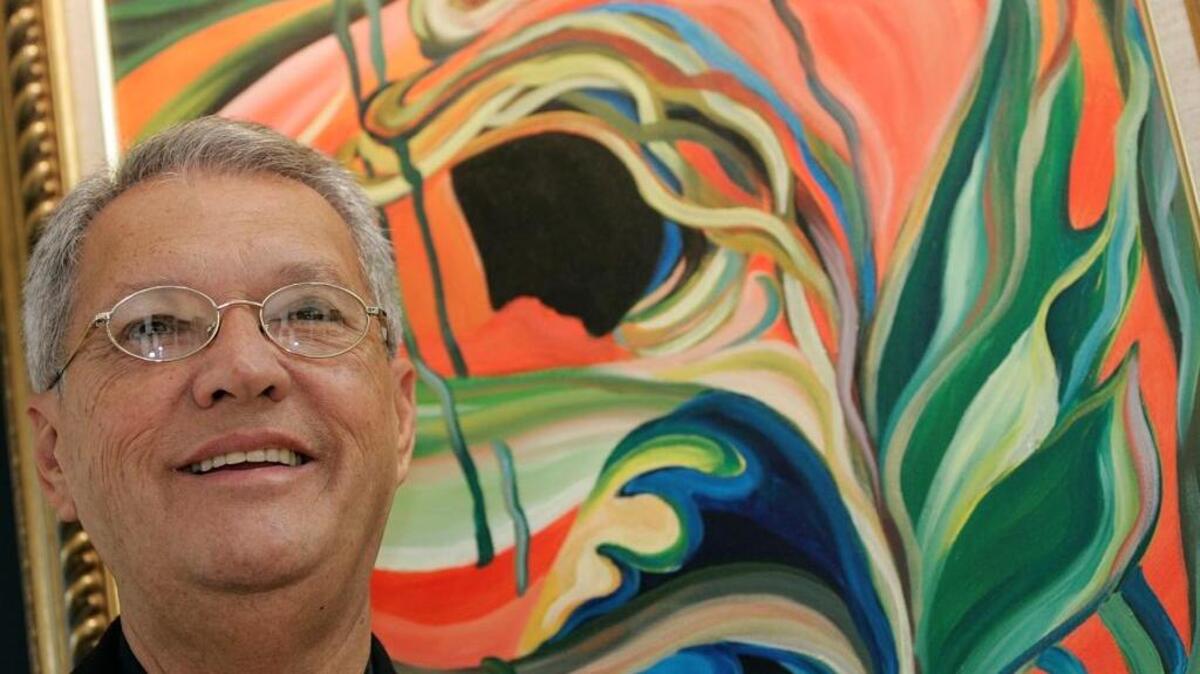 El pintor Manuel Espinosa en una de sus exhibiciones en Coral Gables.