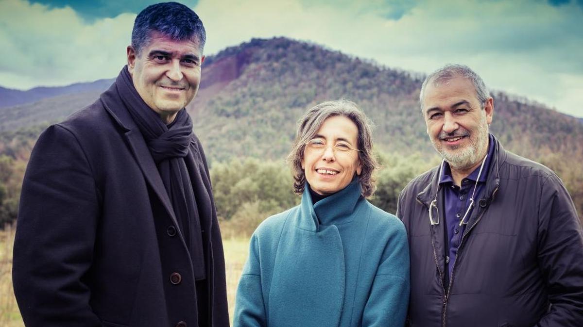 Los arquitectos Rafael Aranda (izq.), Carme Pigem y Ramón Vilalta recibieron el Premio Pritzker 2017 ‘por su compromiso inflexible con el lugar’ en el que trabajan para la creación de ‘espacios que están en relación con sus respectivos contextos’, según el jurado.