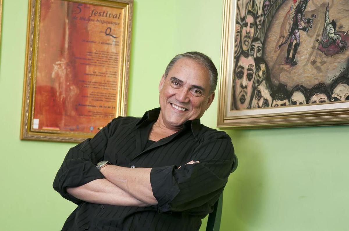Director of Teatro Avante, Mario Ernesto Sánchez.