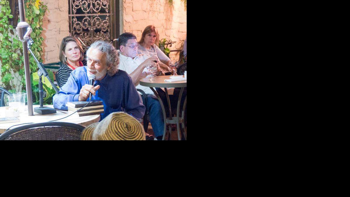 
Ariel Hidalgo habla sobre su libro ‘El más grandioso de todos los secretos’, en ‘La otra esquina de las palabras’, en Café Demetrio en Coral Gables.
